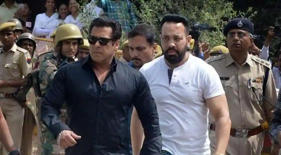 Salman Khan को मिले लेटर मामले में अब तक पुलिस के हाथ हैं खाली, स्वीपर से की जाएगी पूछताछ