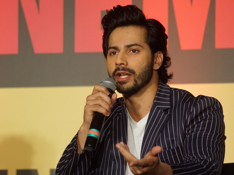 Varun Dhawan की फीमेल फैन ने मदद के लिए लगाई गुहार, एक्टर ने कदम उठाते हुए अपने फैन के लिए किया कुछ ऐसा की हर तरफ हो रही हैं तारीफ