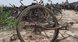 Corona काल में मजदूरों से जब्त की गई साइकिलों से Up प्रसाशन ने कमाए लाखों रूपये, नीलाम की गई मजदूरों की साइकिलें