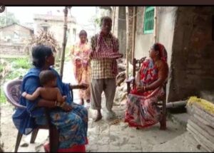 Bihar का एक दंपति अपने बेटे के शव को छुड़ाने के लिए भीख मांगने के लिए हुआ मजबूर, सोशल मीडिया पर वीडियों हुआ वायरल 