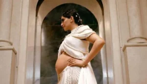 Sonam Kapoor ने बेबी बंप फ्लॉन्ट करते हुए करवाया फोटोशूट, इन फोटोज को देख कर फैंस भी कर रहे हैं तारीफ 