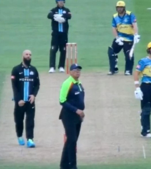 आयरिश बल्लेबाज Paul Stirling का तूफान, खड़े-खड़े मोइन अली की गेंद पर जड़ा लंबा छक्का, देखें Video
