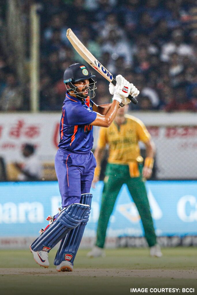 पांचवे ओवर में Ruturaj Gaikwad ने लगाई चौकों की झड़ी