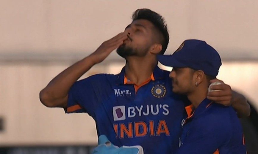 Umran Malik ने आखिरी ओवर में भारत को दिलाई जीत