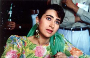 आखिर कपूर खानदान की लाडली बेटी Karisma Kapoor ने सिर्फ छठी क्लास तक क्यों की पढ़ाई? वजह जान आप भी रह जाएंगे हैरान 2 आखिर कपूर खानदान की लाडली बेटी Karisma Kapoor ने सिर्फ छठी क्लास तक क्यों की पढ़ाई? वजह जान आप भी रह जाएंगे हैरान