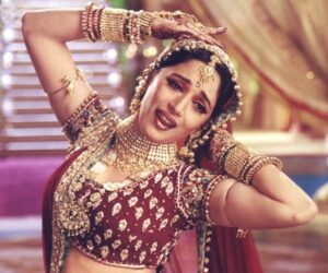 ‘धक धक गर्ल’ Madhuri Dixit का बॉलीवुड सफर था मुश्किलों भरा, ऐसे बनाई लोगों के दिल में जगह 4 ‘धक धक गर्ल’ Madhuri Dixit का बॉलीवुड सफर था मुश्किलों भरा, ऐसे बनाई लोगों के दिल में जगह
