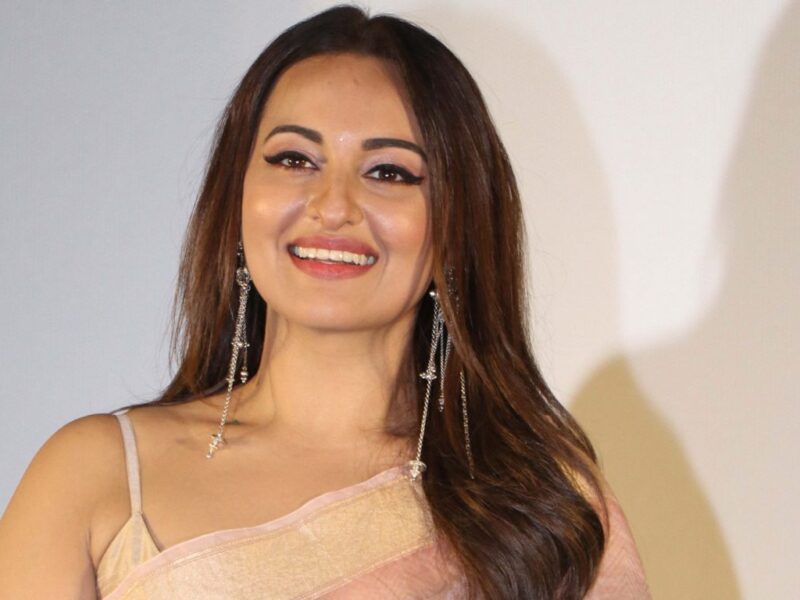 Sonakshi Sinha अपने नए लुक के साथ लोगों को डराती आई नजर, आप भी जाने पूरा मामला