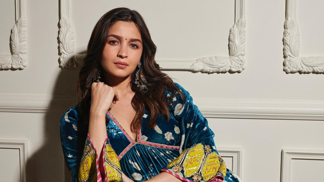 नेपोटिज्म पर Alia Bhatt ने दिया बड़ा बयान, कहा - &Quot;अगर आप मुझे पसंद नहीं करते तो मत देखिए......