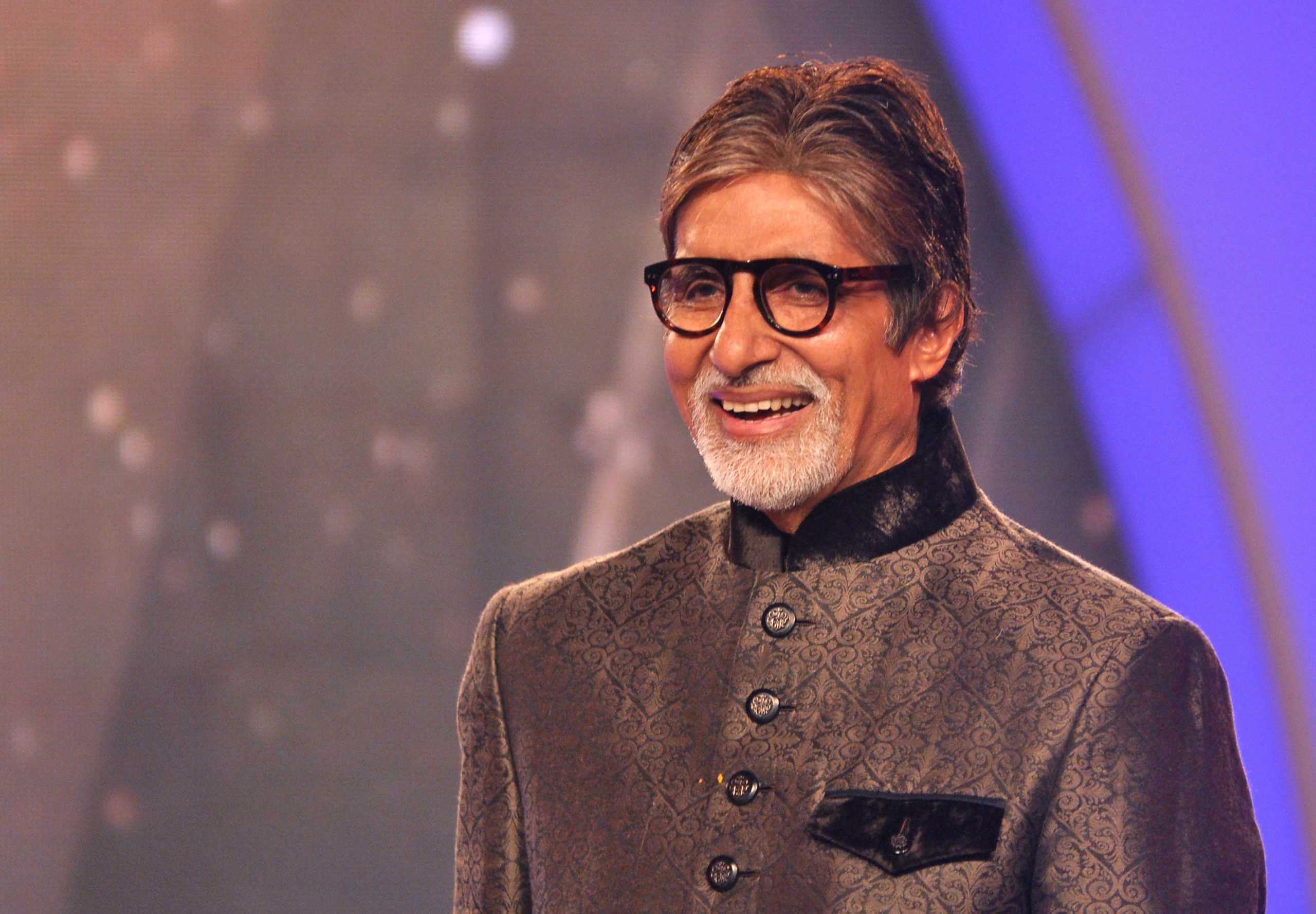 लड़कियों को देखने के लिए Amitabh Bachchan ने फांदी दीवार, केबीसी 14 में किया बड़ा खुलासा