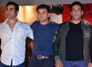 रक्षा बंधन के मौके पर जानें Bollywood की पांच भाई - बहनों की जोड़ी के बारे में, इस लिस्ट में शामिल हैं आलिया और उनकी बहन का नाम भी