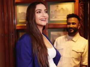 अपने बेटे को लाइमलाइट से दूर रखना चाहती हैं Sonam Kapoor, बताया - &Quot;मैं नहीं चाहती मेरा बच्चा स्टारकिड की तरह जीवन बिताए.... 