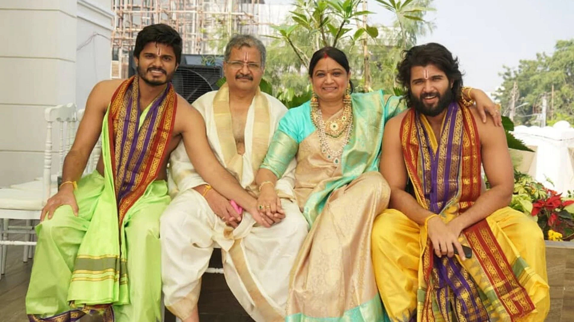 हैदराबाद के इस आलिशान घर में Vijay Deverakonda रहते हैं अपने परिवार संग, इस एक्ट्रेस को कहा अपनी 'डार्लिंग'