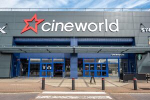 बॉक्स ऑफिस पर फ्लॉप होती फिल्मों की वजह से Cineworld हुआ दिवालिया, एक दिन में गिरे 82 फीसदी शेयर 