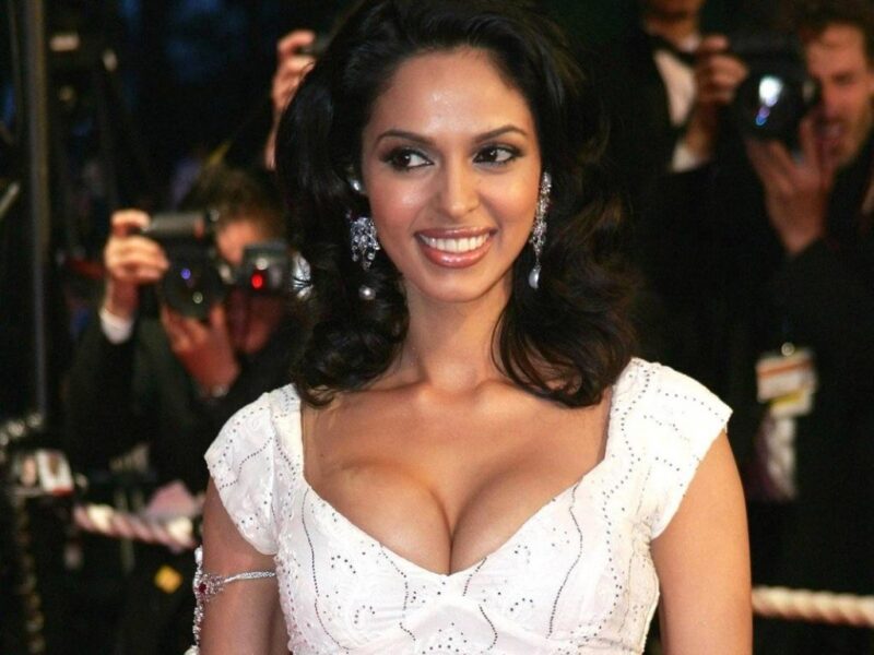 एक बार फिर Mallika Sherawat ने बॉलीवुड के काले सच से उठाया पर्दा, बताया - &Quot;मेल एक्टर सुबह तीन बजे बुलाते थे अपने घर और ......