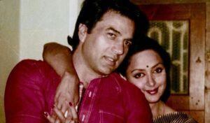 जब पहली बार Hema Malini को देखर धर्मेंद्र हो गए थे मदहोश, कुछ इस तरह का रहा था माहौल 3 जब पहली बार Hema Malini को देखर धर्मेंद्र हो गए थे मदहोश, कुछ इस तरह का रहा था माहौल