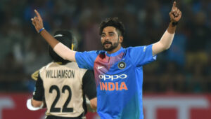 भारतीय टीम में बुमराह की कमी पूरी कर सकते हैं Mohammed Siraj, ये 3 फैक्टर बनाते हैं दूसरे खिलाड़ियों से खास 2 टीम इंडिया में बुमराह की कमी पूरी कर सकते हैं Mohammed Siraj, ये 3 फैक्टर बनाते हैं दूसरे खिलाड़ियों से खास