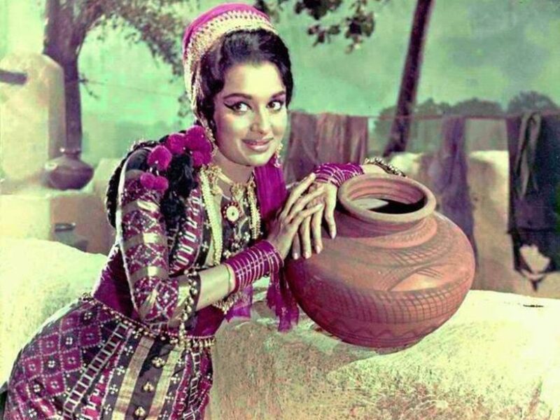 अपने प्यार की तलाश में ताउम्र कुंवारी रह गई थी Asha Parekh, इस शख्स से करना चाहती थी शादी