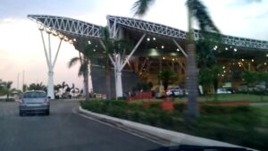 रायपुर (Raipur) एयरपोर्ट पर लड़कियों के गुट ने की ऑटो चालक की जमकर पिटाई, सोशल मीडिया पर वायरल हुआ वीडियो 