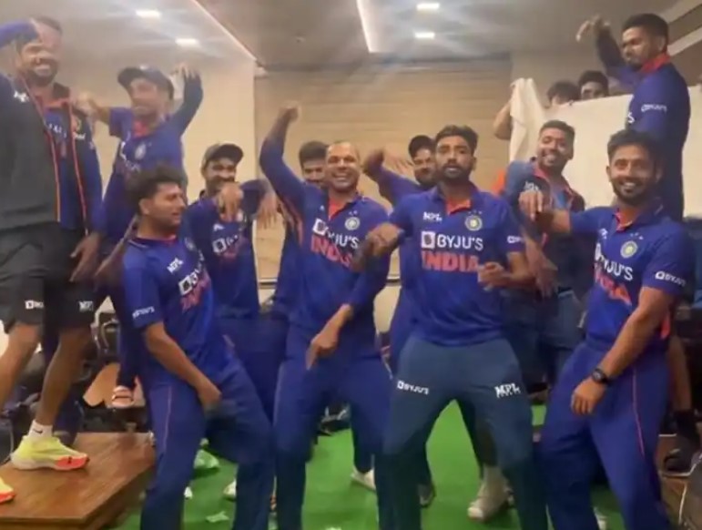 Video : दक्षिण अफ्रीका से जीत के बाद Team India ने मनाया जश्न, ड्रेसिंग रूम में थिरके सभी खिलाड़ी