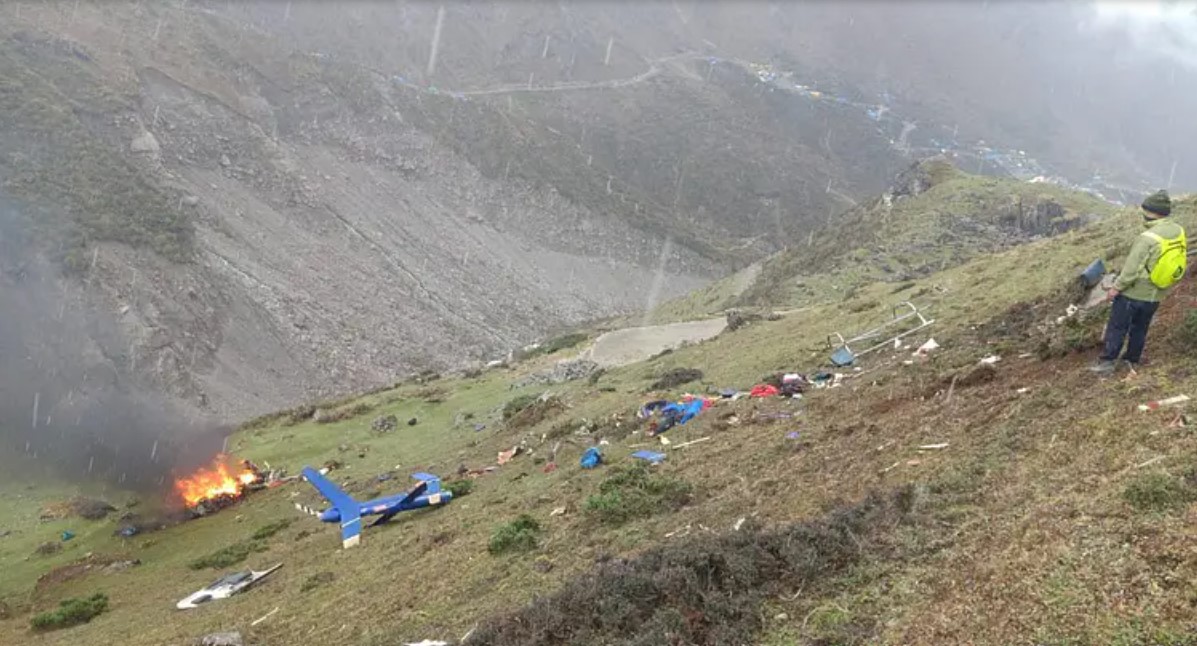 Uttarakhand : केदारनाथ में हेलिकॉप्टर हुआ क्रैश, दुर्घटनाग्रस्त में गई 7 लोगों की जान