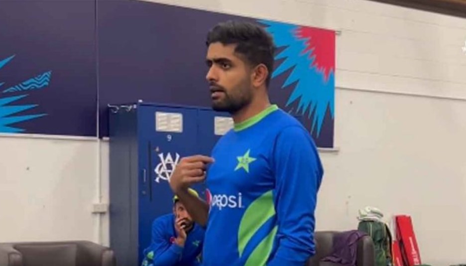 भारत से मिली हार के बाद Babar Azam ने अपने खिलाड़ियों को दी इमोशनल स्पीच, कहा - &Quot;गलतियों से सीखना चाहिए.....
