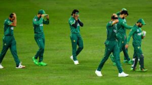 T20 World Cup 2022: जिम्बाब्वे से हार के बाद रोते-बिलखते हुए नजर आए पाक उप-कप्तान Shadab Khan, टीम के खराब प्रदर्शन से हुई निराशा 