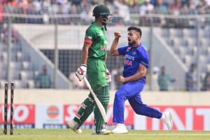 Video: खतरनाक गेंदबाजी करते हुए Umran Malik ने शाकिब के सिर पर मारी बॉल, तो केएल राहुल ने डॉक्टर बनकर किया इलाज 