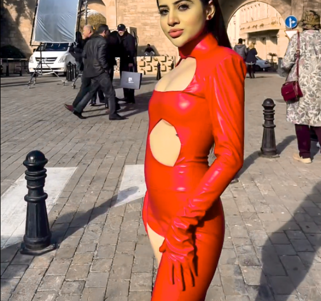 Urfi Javed New Santa Dress, Urfi Javed Celebrate Christmas Santa Claus, Urfi Javed'S Christmas Look