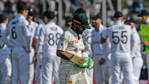 &Quot;तो टेस्ट मैच छोड़ दे क्या?&Quot; इंग्लैंड से मिली हार पर सरेआम साथी खिलाड़ियों पर फूटे Babar Azam, आगे के मुकाबलों पर दिया अटपटा बयान