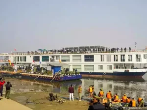 करोड़ों में बना दुनिया का सबसे बड़ा रिवर क्रूज, आखिर कौन है Ganga Vilas Cruise का मालिक, जानिए