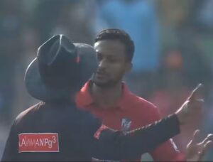 Video: तीन मिनट तक रूका मैच, खिलाड़ियों के बीच मचा हंगामा, अंपायर से हुई भिड़त, Bpl में एक बार फिर से भिड़े Shakib Al Hasan
