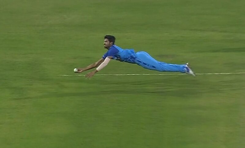 Ind Vs Nz T20: वॉशिंगटन सुंदर ने अपनी ही गेंदबाजी पर पकड़ा हैरतअंगेज कैच, सभी खिलाड़ी और दर्शक हुए हैरान
