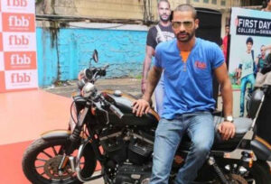 टीम इंडिया के इन 5 खिलाड़ियों के पास है महंगी बाइक्स, कीमत जानकर हैरान रह जाएंगे आप 2 Team India के इन 5 खिलाड़ियों के पास है महंगी बाइक्स, कीमत जानकर हैरान रह जाएंगे आप∼