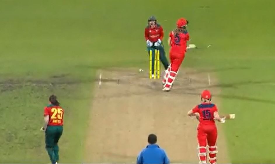 आखिरी ओवर में चाहिए थे 4 रन, लेकिन गेंदबाज ने झटके 5 विकेट और दिलाई जीत, देखें वीडियो