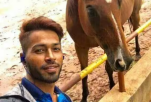 टीम इंडिया के इन 5 खिलाड़ियों को है घुड़सवारी का शौक, एक क्रिकेटर तो तलवारबाजी में भी है माहिर, देखें लिस्ट
