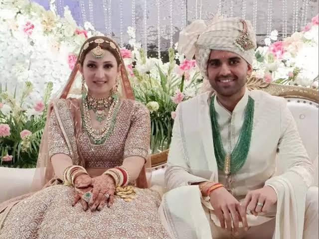 भारतीय क्रिकेटर दीपक चहर की पत्नी के साथ इस शख्स ने किया 10 लाख रुपए का धोखा, दी जान से मारने की धमकी