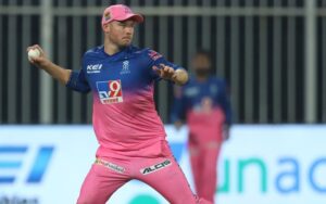 Csk का 41 साल का ये उम्रदराज खिलाड़ी Ipl में बिखेरेंगा अपना जलवा, इन 10 टीमों में दिखाई देगी बुजर्गों की टोली, जानें हर टीम के खिलाड़ियों के बारे में 