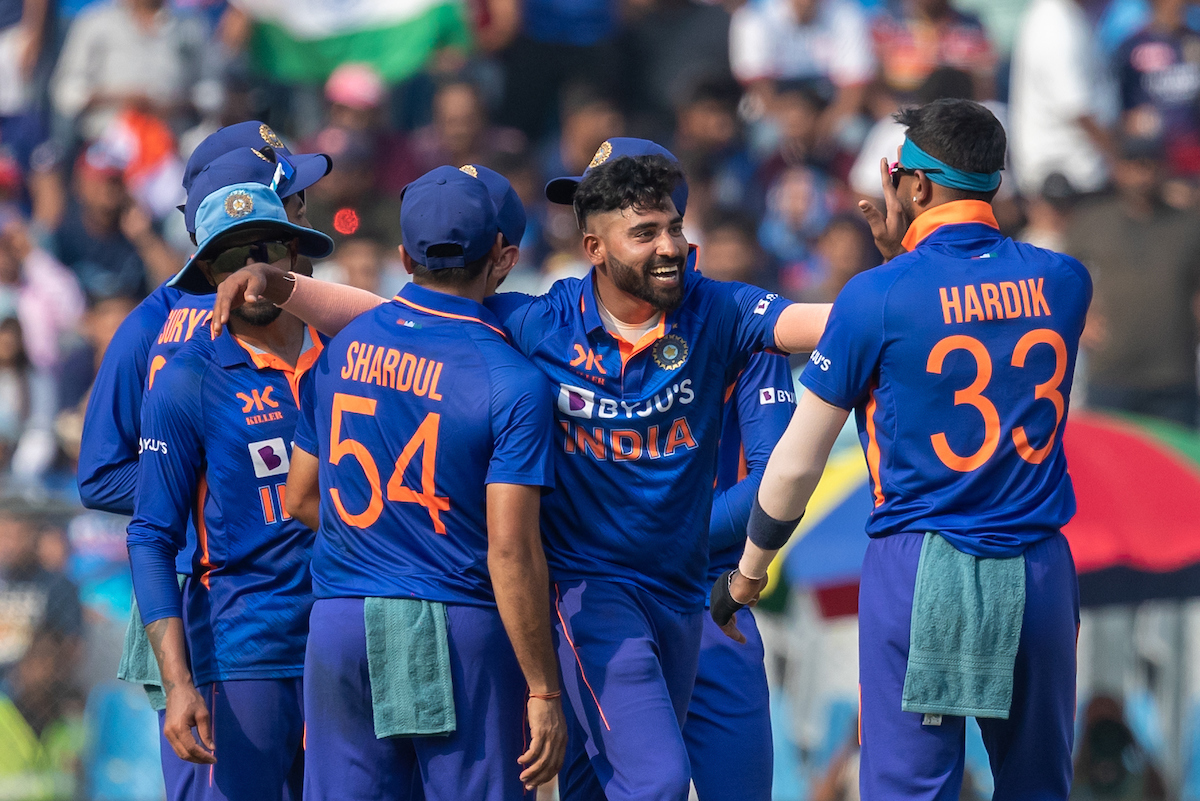 &Quot;रोहित को हटाओ पांड्या को लाओ&Quot; टीम इंडिया ने ऑस्ट्रेलियाई बल्लेबाजों को 188 रन पर किया ढेर, तो खुशी से झूमे भारतीय फैंस