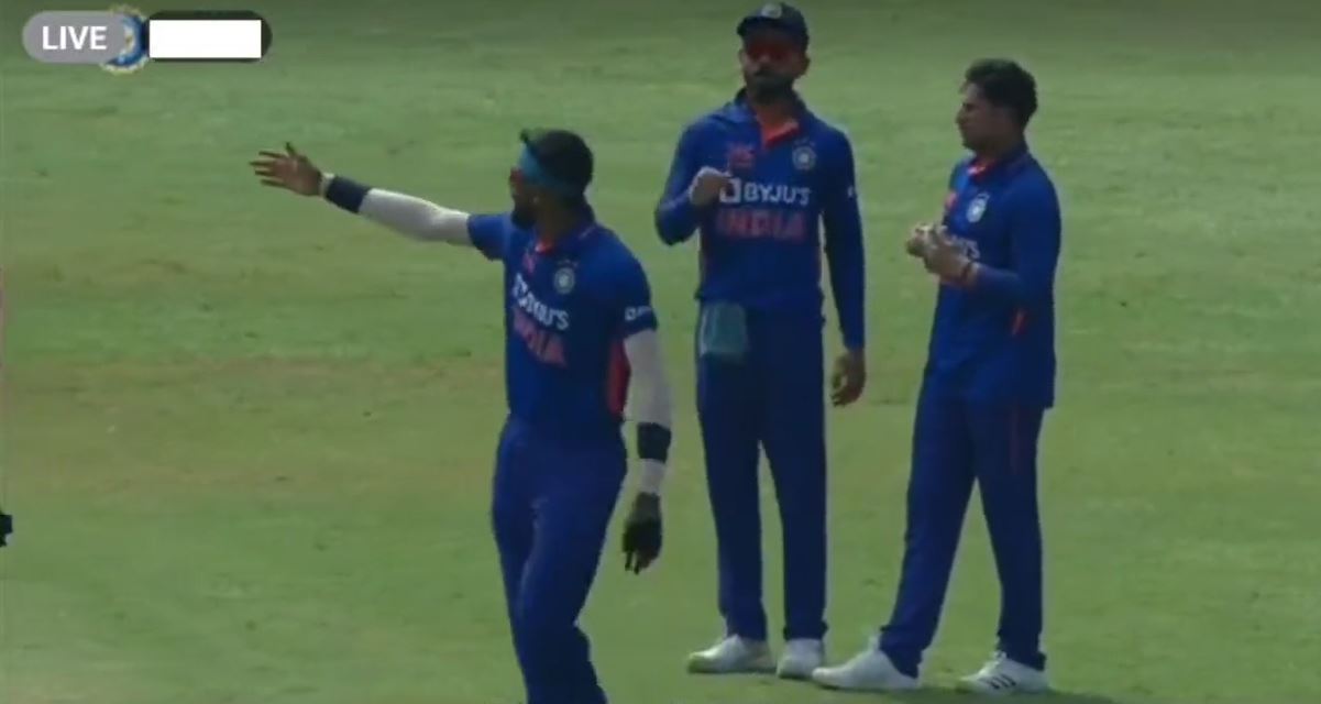 कप्तानी के घमंड में चौड़े हुए हार्दिक, लाइव मैच में विराट कोहली को इग्नोर कर की बेइज्जती: वीडियो