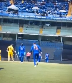 Video: मैदान पर नाटू-नाटू गाने पर डांस करते विराट कोहली का वीडियो हुआ वायरल, यह देख फिल्म के अभिनेता राम चरण ने कुछ यूं किया रिएक्ट