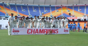 Video: टेस्ट सीरीज जीत के बाद रोहित शर्मा ने दिखाया बड़प्पन, विराट को नहीं बल्कि फ्लॉप रहे Kl को सौंपी ट्रॉफी, टीम इंडिया ने इस तरह मनाया जश्न