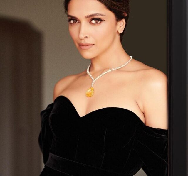 Deepika Padukone Black Velvet Dress, Deepika Padukone Velvet Dress Photos, Oscar Awards 2023 Deepika (5)