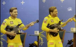 Video: आईपीएल 2023 से पहले धोनी ने रॉकस्टार बनकर दिखाया अपना जलवा, Csk के खिलाड़ियों के साथ जमकर बजाया गिटार 2 Video: आईपीएल 2023 से पहले धोनी ने रॉकस्टार बनकर दिखाया अपना जलवा, Csk के खिलाड़ियों के साथ जमकर बजाया गिटार