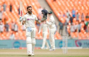 Ind Vs Aus: किंग फॉर्म में लौटे कोहली, तो गिल ने बल्ले से मचाई तबाही, अहमदाबाद टेस्ट के चौथे दिन भारतीय बल्लेबाजों ने उड़ाई कंगारूंओं की धज्जियां