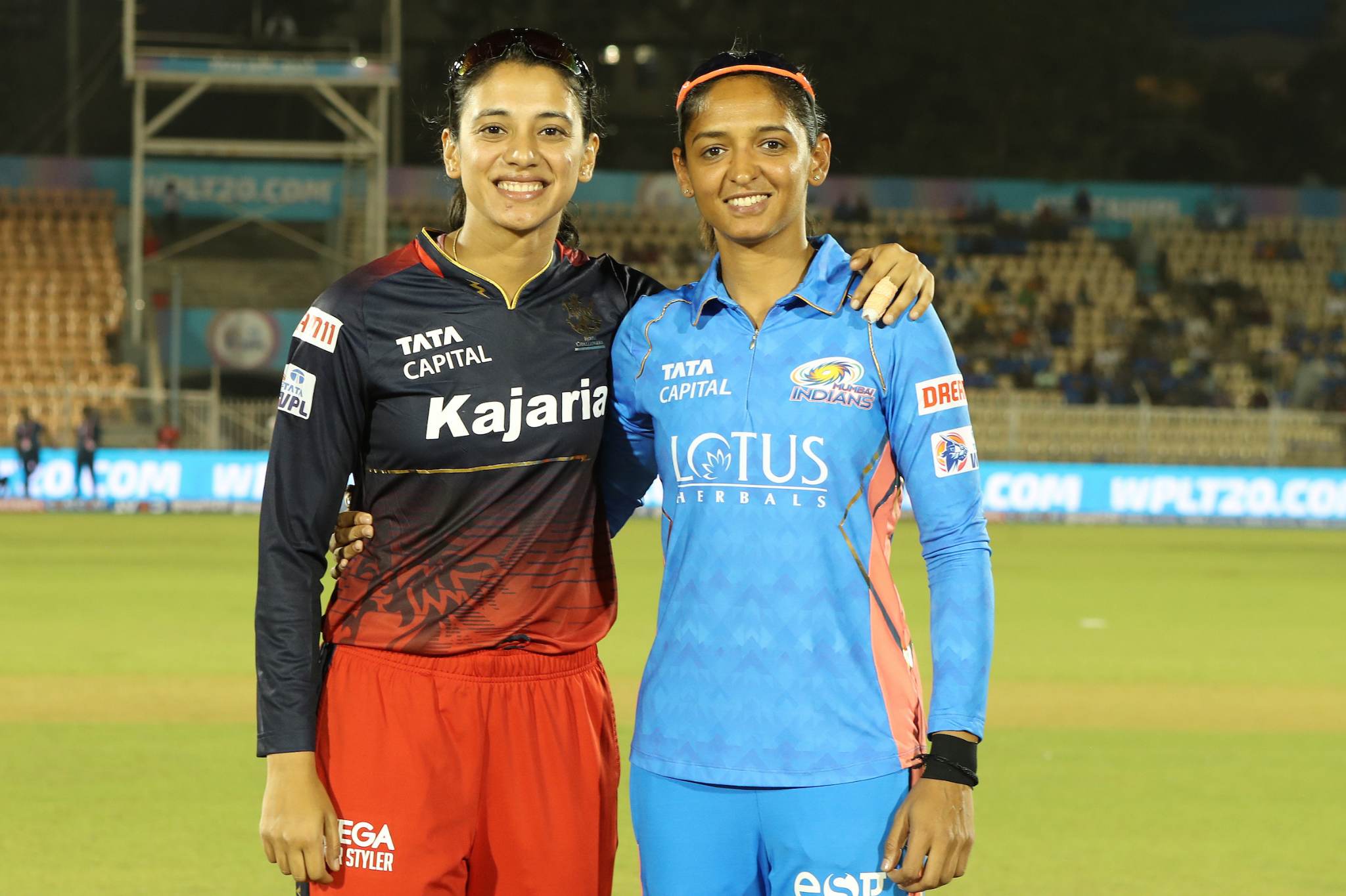 Rcb Vs Mi : स्मृति मंधना के आउट होते ही खुशी से झूम उठी हरमनप्रीत कौर, वीडियो हुआ वायरल