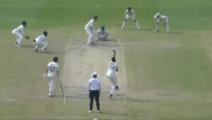 Video: अपनी कैरम बॉल की चाल में फंसा अश्विन ने कुह्नमैन को आउट कर भारत को दिलाया पहला विकेट, वायरल हुआ वीडियो∼