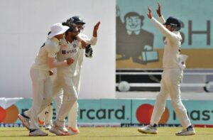 Ind Vs Aus: बॉर्डर गावस्कर ट्रॉफी सीरीज का पहला ऐसा सेशन, जिसमें नहीं गिरा कोई विकेट, भारतीय गेंदबाजों के नाम दर्ज हुआ शर्मनाक रिकॉर्ड