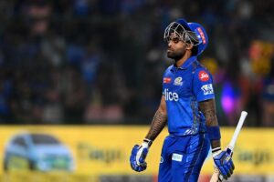 Video: बिना खाते खोले पहली ही बॉल पर आउट हुए सूर्यकुमार यादव, तो पत्नी देविशा के चेहरे पर छाई मायूसी 2 Video: बिना खाते खोले पहली ही बॉल पर आउट हुए Suryakumar Yadav, तो पत्नी देविशा के चेहरे पर छाई मायूसी