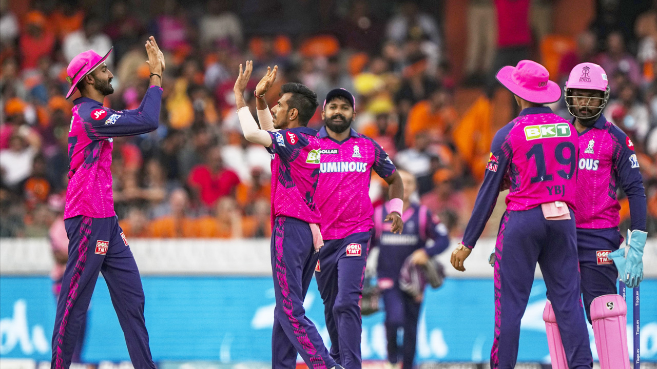 Srh Vs Rr: राजस्थान रॉयल्स ने बल्ले के साथ गेंदबाजी में बिखेरा अपना जलवा, सनराइजर्स हैदराबाद को 72 रनों से हराकर चटाई धूल