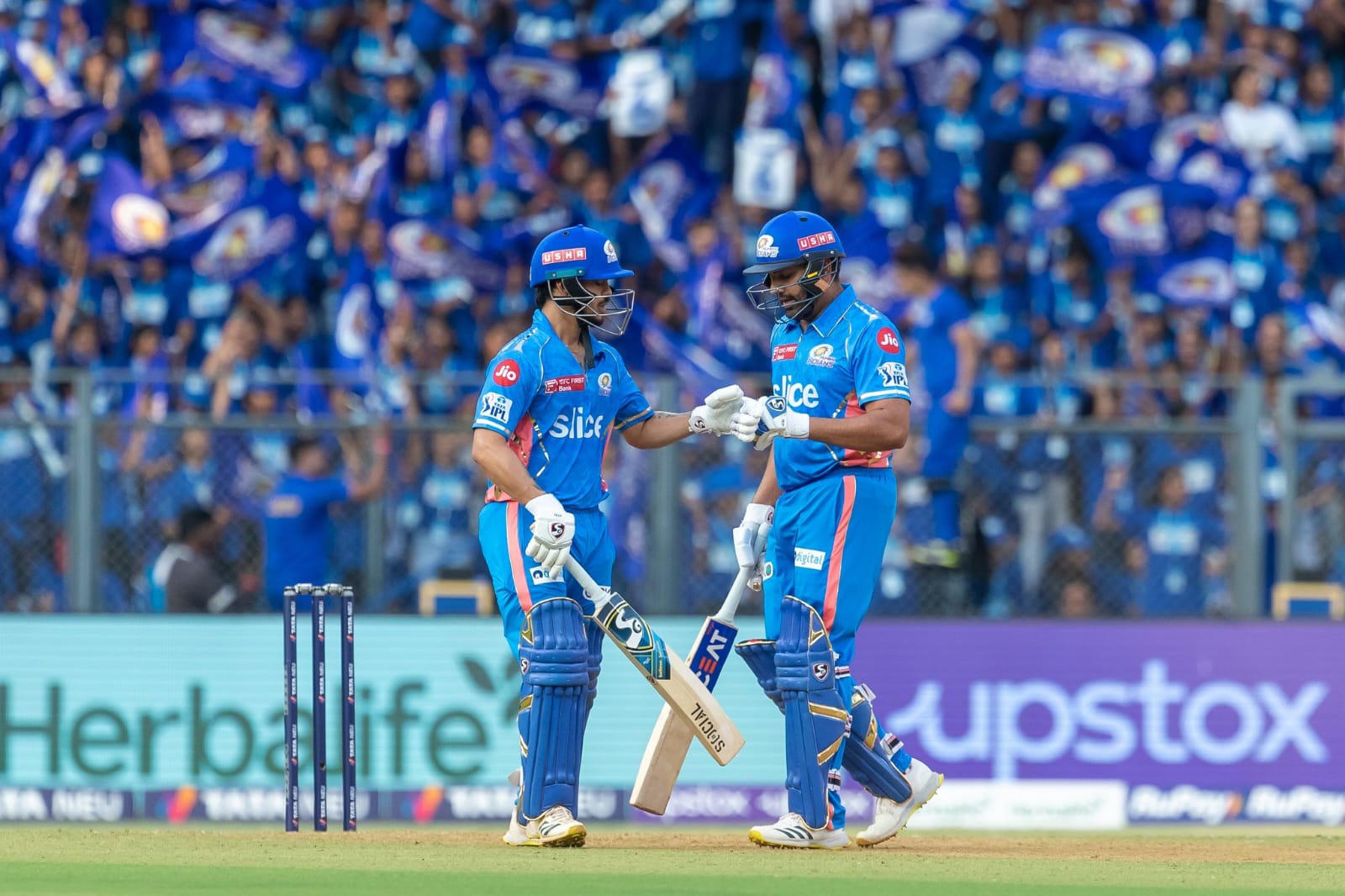 Video: वेंकटेश अय्यर बने अर्जुन तेंदुलकर के डेब्यू मैच के विलेन, एक ही ओवर में चौका-छक्का जड़ बताया कौन है मैदान का असली राजा 
